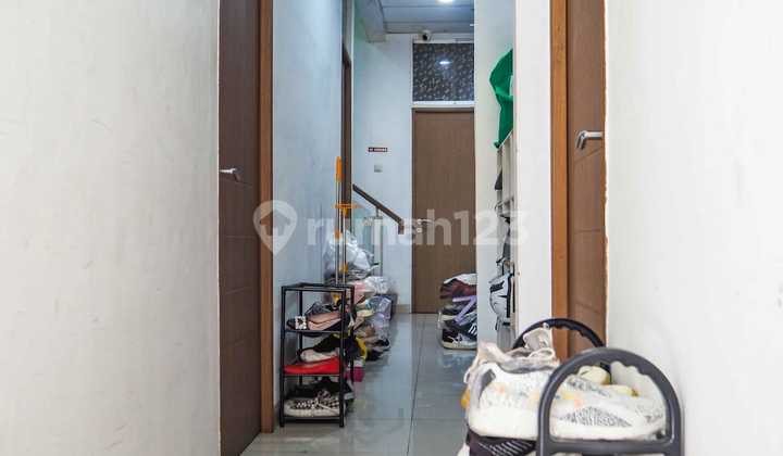 RARE INVESTMENT! Exclusive 20-Room Hotel-Standard Boarding House, FULLY OCCUPIED, Continuous Profit Flow! Super Strategic West Jakarta Location – 3-Car Wide Street, 1 Minute to Letjen Suprapto Road! ONLY 5 Minutes Walk to Harapan Indah Hospital! 2