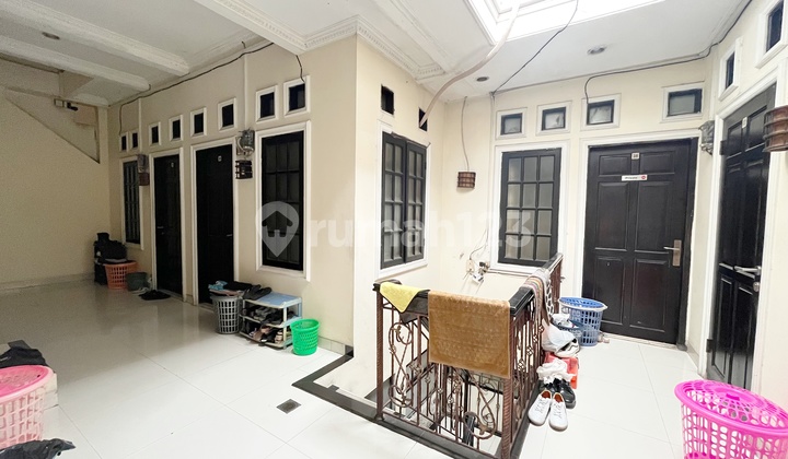 Kost 61 Kamar Top Strategis Hanya 600 m ke Jl. Raya Cempaka Putih 2