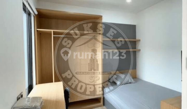 Exclusive Boarding House 33 Rooms FULL OCCUPANCY New Building REVENUE 1M/YEAR ROI 10% Super Strategic Location 500 m to Binus Syahdan & 5 Minutes to Slipi and Palmerah Offices Garden-Style Rooftop 2