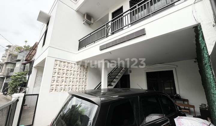 Turun Harga! Hanya 750M Univ Mh. Thamrinrumah+Kost 10 Kamar Super Strategis di Kemang Jaksel
