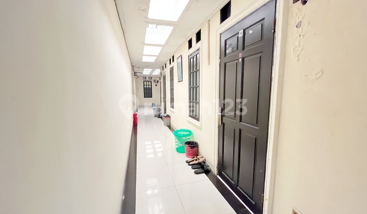 Kost 61 Kamar Top Strategis Hanya 600 m ke Jl. Raya Cempaka Putih 1