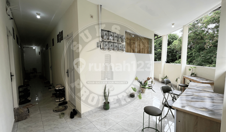 ROI 10% Exclusive Boarding House with 37 Rooms in Petojo, Turnover 924 Million/Year, 2-Car Wide Street, Only 120M to Main Road, Super Strategic Location in Central Jakarta Business Center. ROI 10% Exclusive Boarding House with 37 Rooms in Petojo, Turnover 924 Million/Year, 2-Car Wide Street, Only 120M to Main Road, Super Strategic Location in Central Jakarta Business Center.