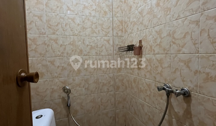 Omset 264 Jt/Tahun Roi Menarik! Kost 17 Kamar Full Furnished di Tanjung Duren Dekat Perbankan & Area Komersial-Akses Mudah & Potensi Kenaikan Omset Besar! 2