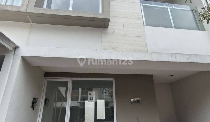 Disewakan rumah  baru 2 lantai citra garden 8 harga paling murah 1