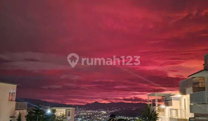 Rumah Semi Villa Dekat Area Wisata Lembang Lokasi Strategis