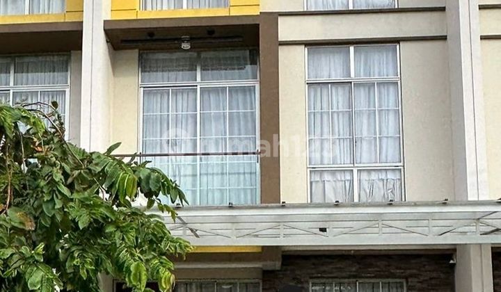 Disewakan Rumah3 Lantai di Pik2 Disewakan Rumah3 Lantai di Pik2