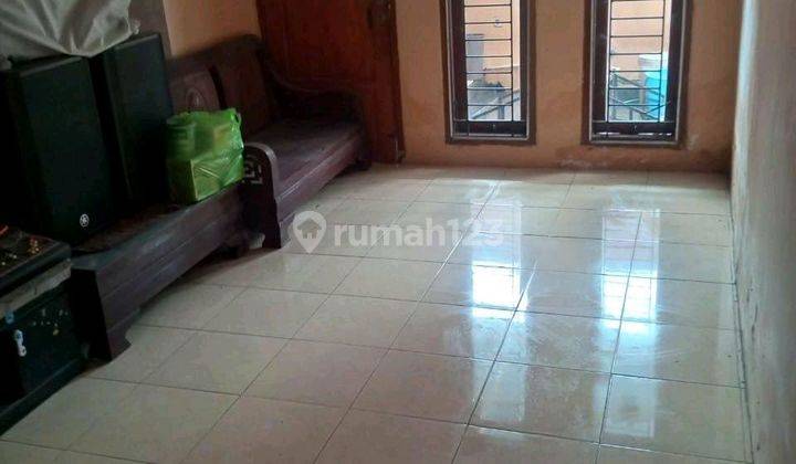 ruang tamu dijual rumah 2 lantai kondisi