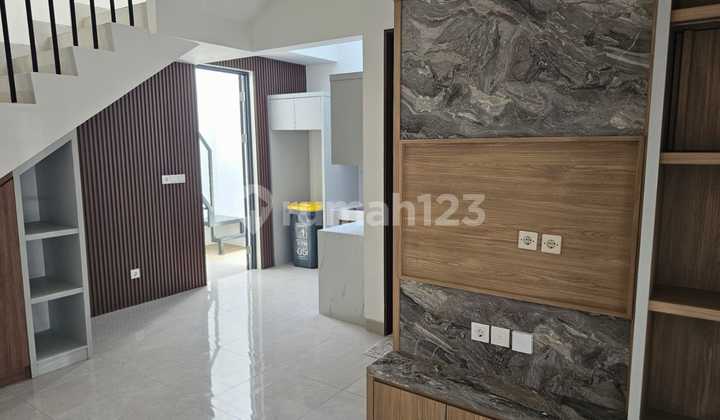 Sewa Rumah Baru Citra Garden Bintaro( Semi Furnished& Interior Bagus)