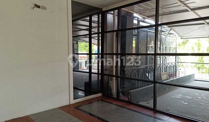 Commercial Connected Shop House for Rent in Kemang, South Jakarta, Suitable for F&B Business, etc.