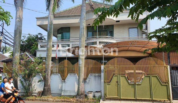 RUMAH HOEK 2,5 LANTAI TAMAN KOTA , JAKARTA BARAT 1