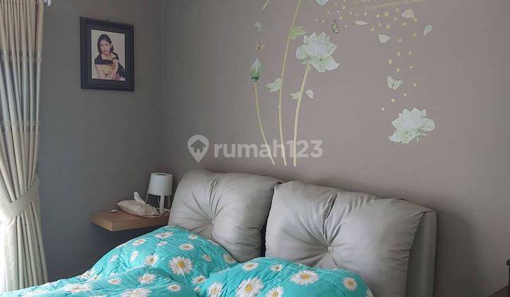 Rumah 2 Lantai Kamar Tidur Luas Jual Cepat 1