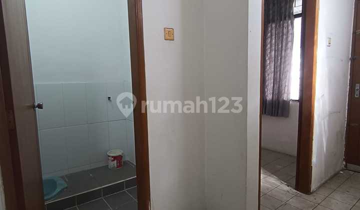 Rent Ready-to-Live-in House in Taman Kopo Indah I 2