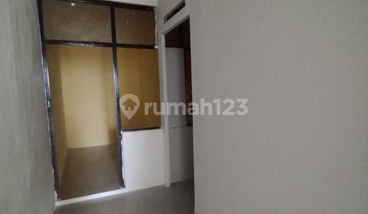 3-Story Shop House Ready to Use Strategic Access in Kopo Mas Regency 2