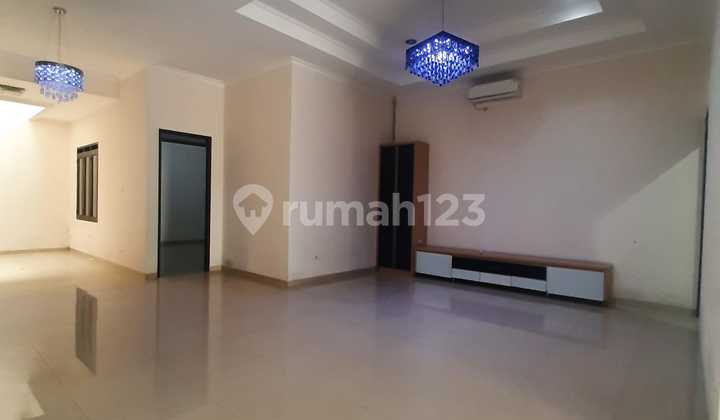 Rumah Semi Furnished Singgasana Cluster Favorite