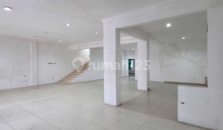 Shop House for Rent in Batununggal, 3 Floors, Main Road 2
