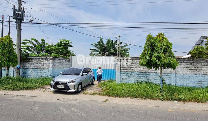 LAHAN LUAS PINGGIR JALAN 1