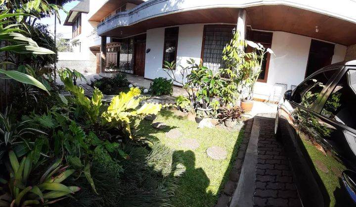 Rumah Siap huni dan terawat berada di kawasan elite setra sirna bandung 1