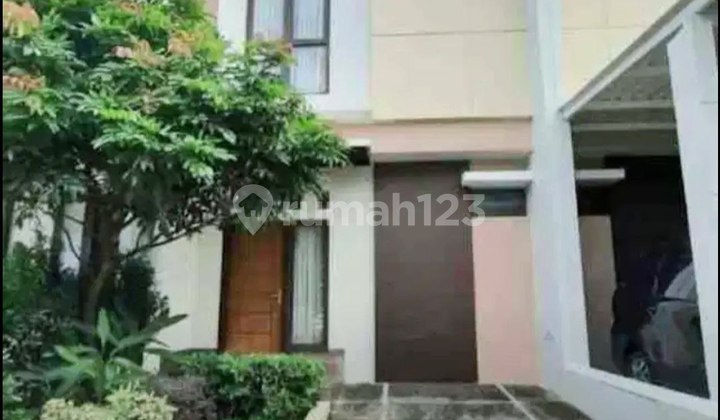 For Sale Fast!! 2-Story House Burgundy Residence Sumarecon Bekasi