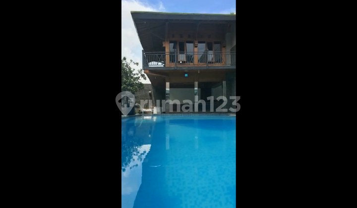 DIJUAL RUMAH CAKEP 2 LANTAI 5BR FULL FURNISHED LENGKAP DENGAN KOLAM RENANG DI SETIABUDI REGENCY