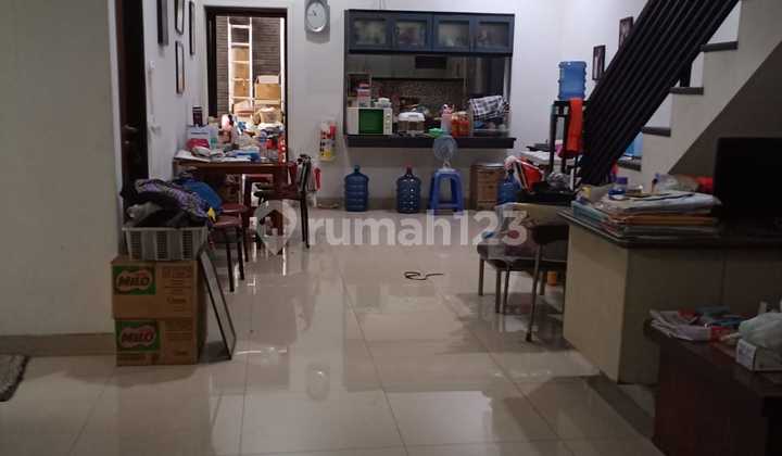 Rumah 3 Lantai Dalam Komplek Taman Holis Dekat Sekolah Bpk