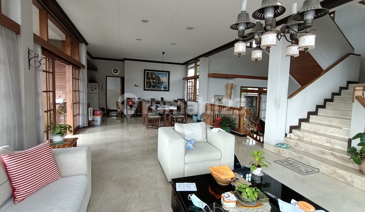 DIJUAL RUMAH TERAWAT 4BR SEMI FURNISHED DI CIPAKU INDAH