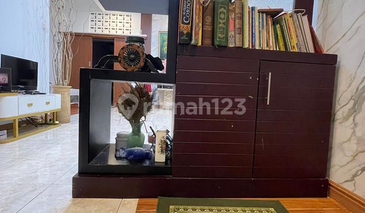 2-Story 6-BR House on Cihanjuang Main Road 2-Story 6-BR House on Cihanjuang Main Road