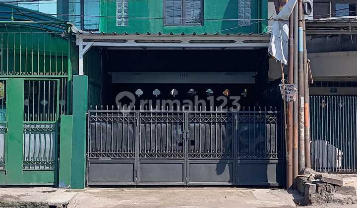 2.5-Story Shophouse on Main Road Kopo Sayati