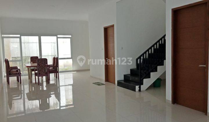 Dijual Rumah 3 Lantai Area Sayap Setiabudi  1