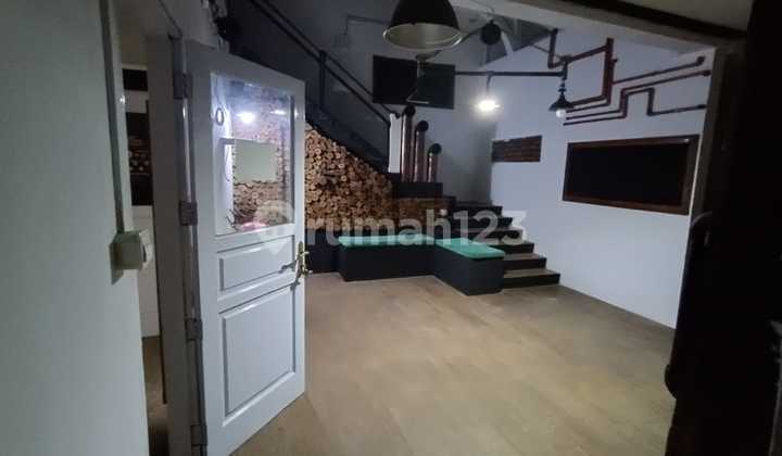 JUAL SEGERA RUANG USAHA 3 LANTAI PARKIR LUAS DAERAH JL. PELAJAR PEJUANG