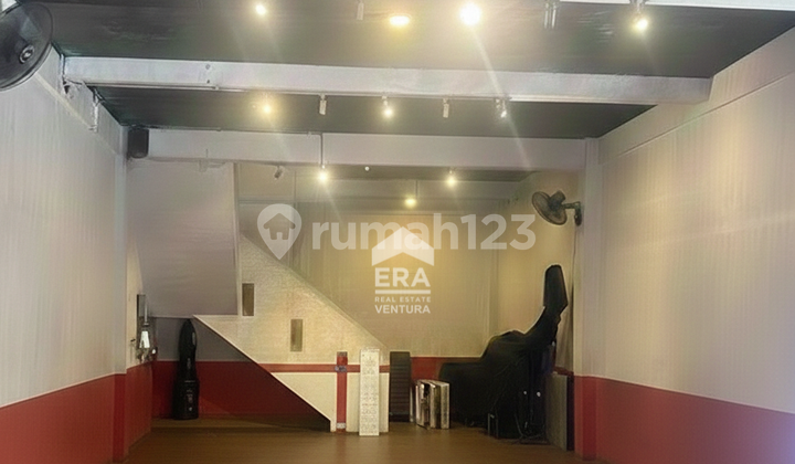 For Rent 3-Story Hook-Shaped Shop House on Jalan Kembar Soekarno Hatta 2