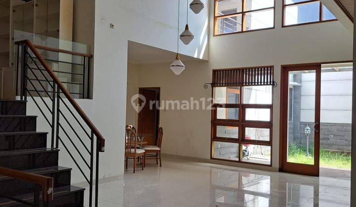 Rumah Bagus Semi Furnished SHM di Setraduta, Bandung 2