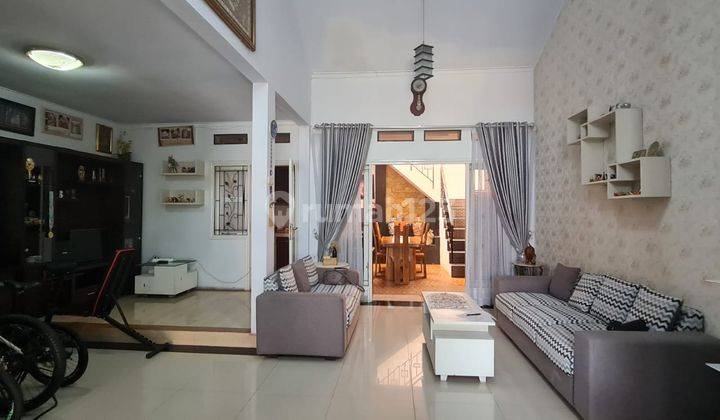 Rumah Bagus Unfurnished di Kota Baru Parahyangan, Bandung 1