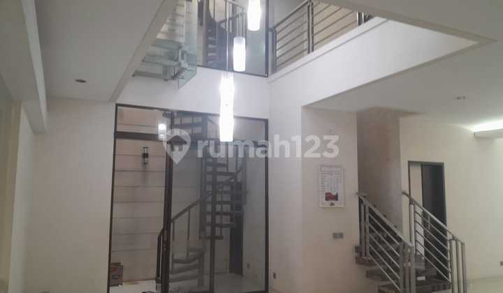 Dijual Rumah 2 Lantai Lokasi Bagus di Singgasana Pradana .ekarWangi Kota Bandung