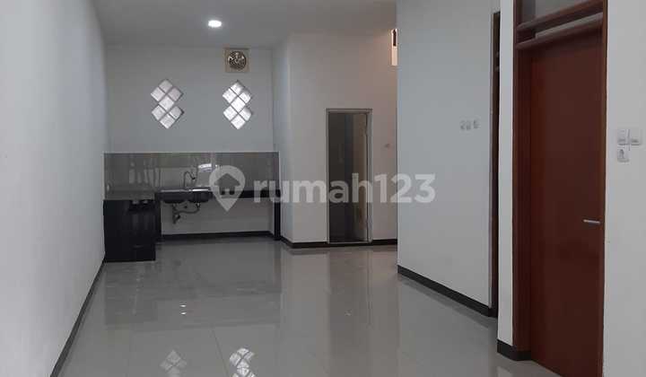 For Sale Comfortable Ready-to-Occupy House in Taman Kopo Indah 2 Bandung 2