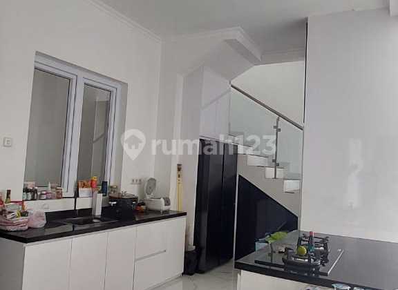 For Sale Comfortable House Ready to Occupy Lake View New City Parahyangan Near City