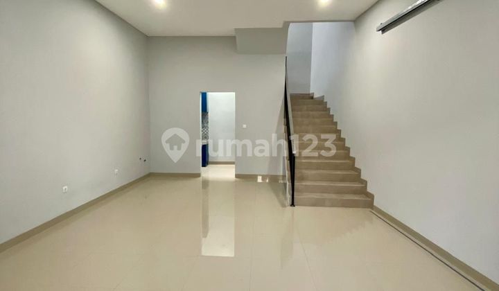 For Lease: Ready-to-Use Shop House for Business or Office on Main Road, Cisaranten Kulon, Arcamanik, Bandung City.