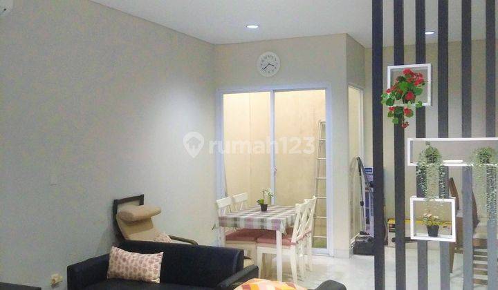 Rumah 2,5 Lantai Sudah Renovasi di Cluster North Missisipi, Jakarta Timur 2