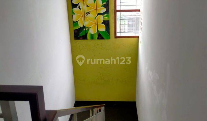 Rumah Minimalis Terawat Siap Huni di Taman Kopo Indah 3 2