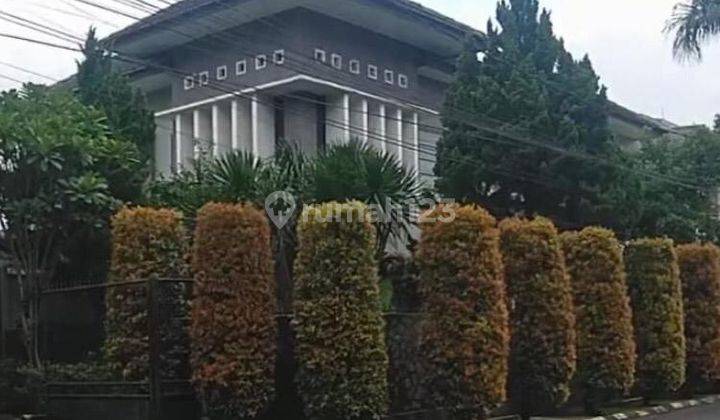 Rumah Bagus Nyaman Ada Pool di Antapani Bandung 1