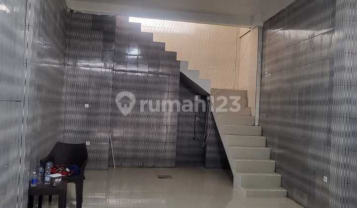 For Rent: 3-Story Shop House Ready to Use, Main Road Jl. Raya Gadobangkong. 2