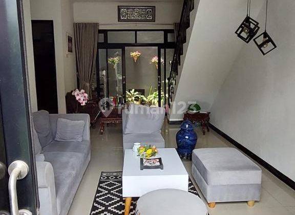 Jual Cepat.. Rumah 2 Lantai Semi Furnish di Permata Kopo 2