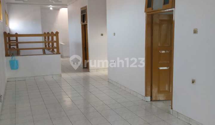 For Rent: 2.5-Story Shop House on Main Road Jl. Kolmas, North Cimahi For Rent: 2.5-Story Shop House on Main Road Jl. Kolmas, North Cimahi