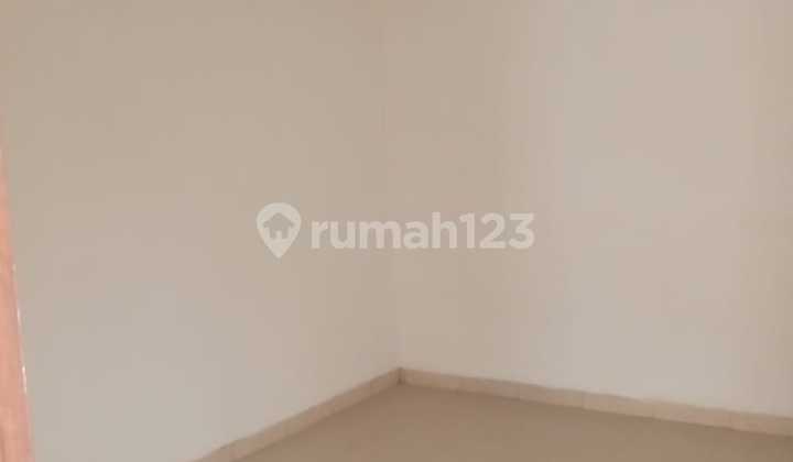 For Rent: 2-Story Shop House Ready for Use on Sudirman Main Road.