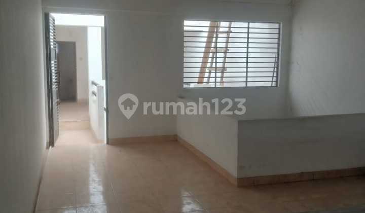 For Rent: 2-Story Shop House Ready for Use on Sudirman Main Road.