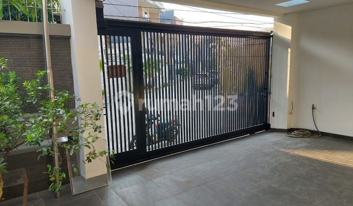 Rumah Terenovasi Green garden, Jakarta Barat