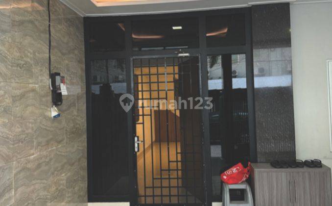 Rumah Terenovasi Green garden, Jakarta Barat 2