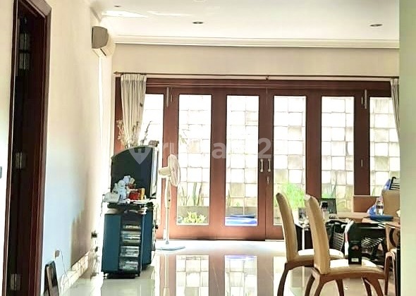 Rumah, 2 Lantai, SHM, di Green Garden