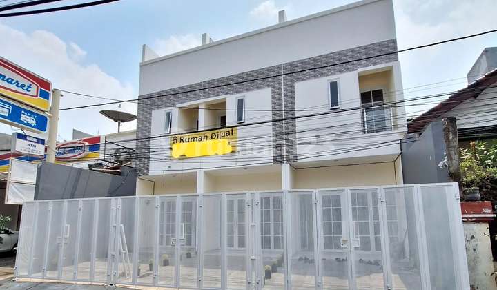 Renovated 100 m2 Shophouse in Kebon Jeruk, West Jakarta 2