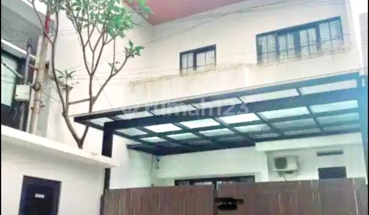 Rumah Terenovasi Bintaro, Jakarta Selatan Semi Furnished