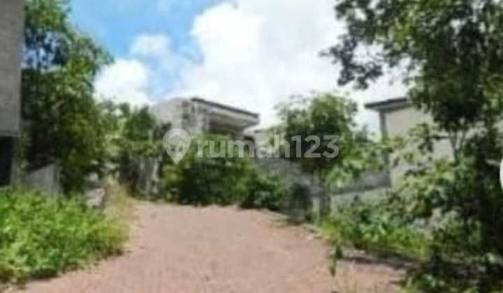 Land for Sale with Bonus Villa in Nusa Dua: Prime Location and Affordable Price
